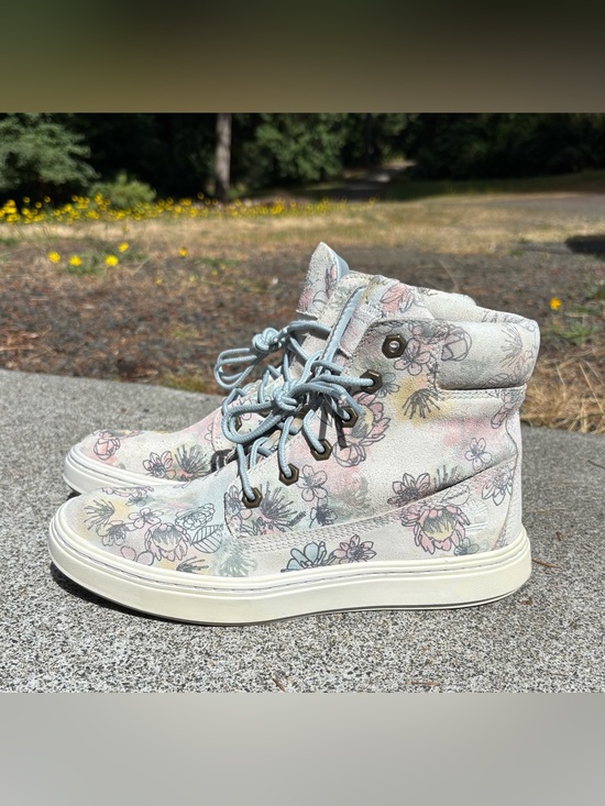 Timberland Shoes - Timberland Londyn Floral 6” Sneaker Boots Women 7.5 Rare A1X46